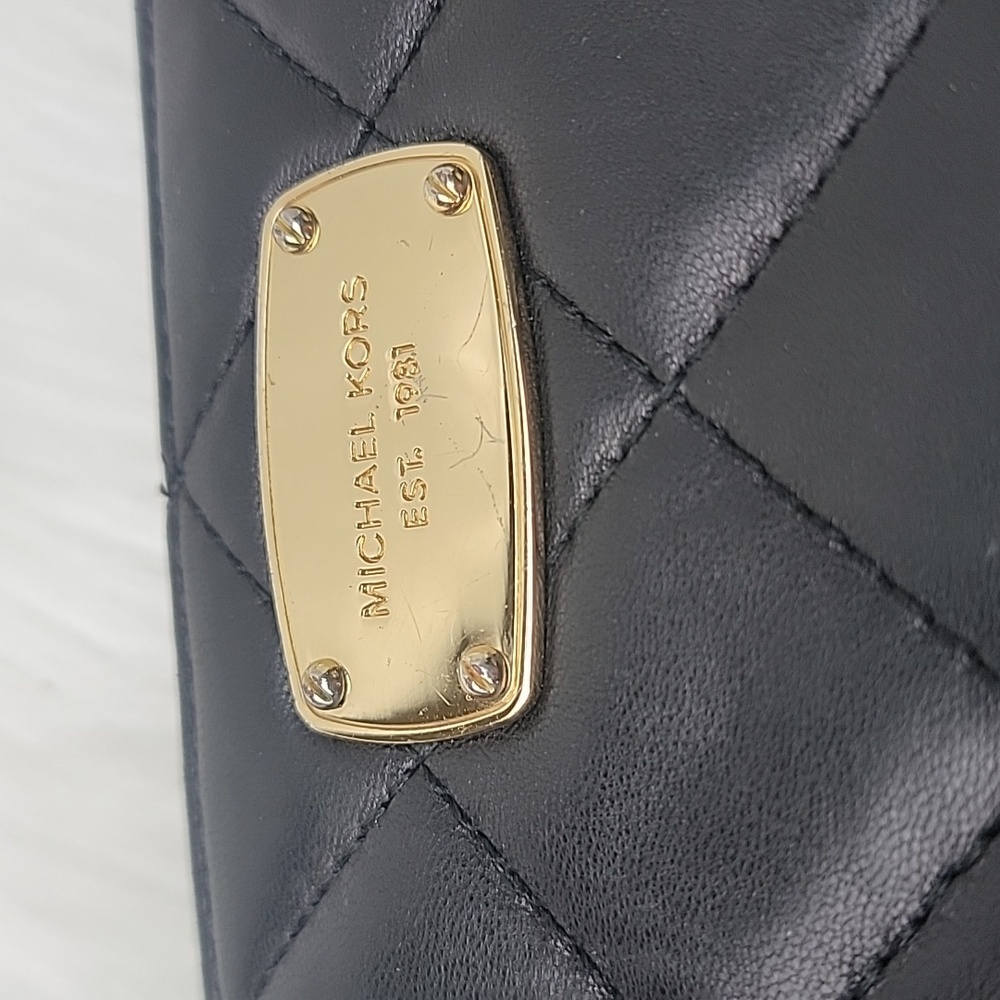 MICHAEL KORS Hamilton Black‎ Quilted Leather Gold Tone Logo Zip Around Wallet - Picture 12 of 14